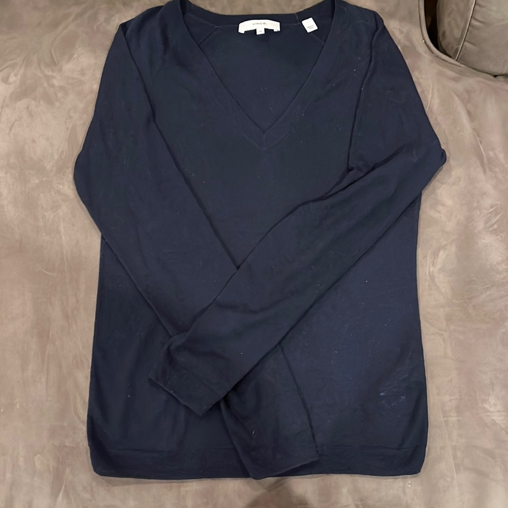 vince, xs light v-neck sweater in navy